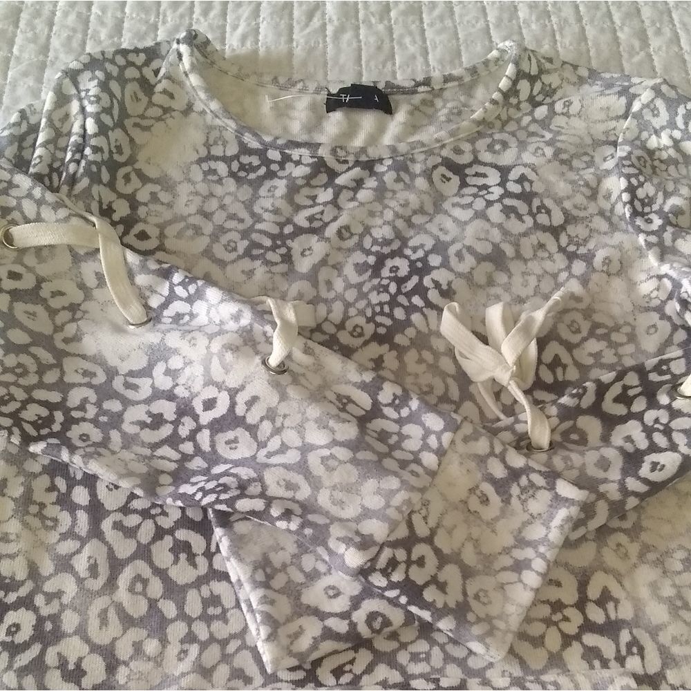 Tacera Gray/White Print Sweater Dress